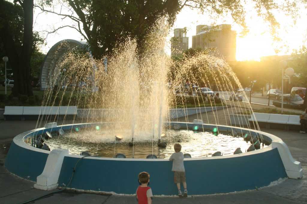 FUENTE DE LA PLAZA DE CRESPO