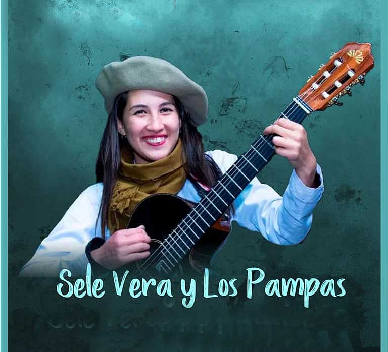 Sele Vera cantante de chamamé romántico y su guitarra